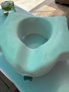Comfort  Toilet Seat Riser   New no box